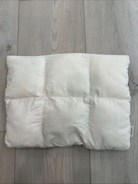 Comfyable Magnetic Laptop Sleeve Cream Puffer Padded Computer Case